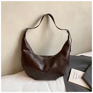 Klassische dunkelbraune Hobo-Tasche mit großem Fassungsvermögen für Damen im Lifestyle
