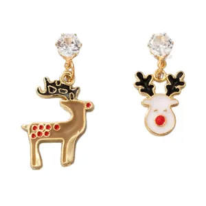 Boucles d'oreilles renne de Noël asymétriques avec strass et finition émail coloré