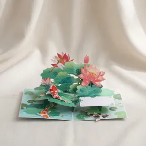 Gedetailleerd overzicht van een 3D pop-up wenskaart met elegante lotus en gelukkige koi