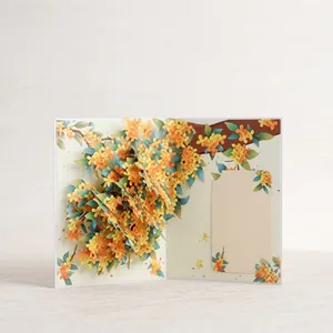 Detailweergave van de ingewikkelde 3D pop-up papieren bloemen wenskaart