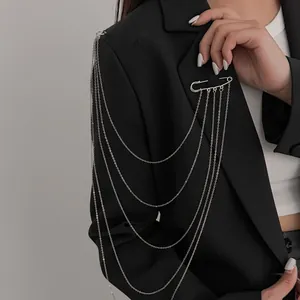 Broche élégante à chaîne à franges argentée pour blazer femme de style punk hip hop