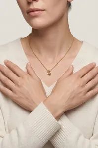 Detailed view of elegant minimalist gold heart pendant necklace in 925 silver on a model