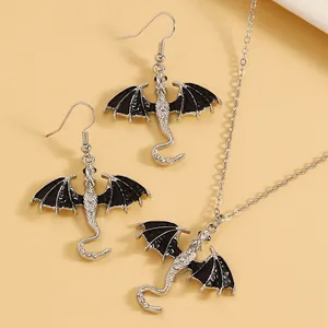 Vintage Silber Drachenkette und Ohrringe Set mit schwarzen Emaille Flügeln Detail