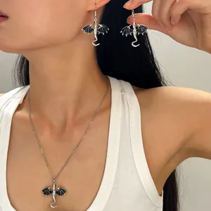 Vintage Gothic Flying Dragon Necklace And Earring Set Zinc Alloy Enamel Rhinestone Punk Style Animal Jewelry For Men Women Party Gift