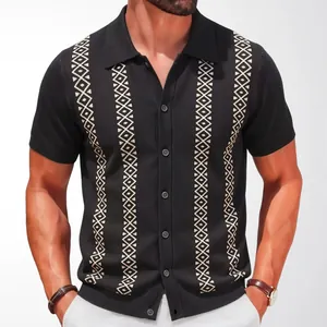 Herren Strick-Polohemd in Schwarz mit geometrischen Streifen für den Business-Casual-Look