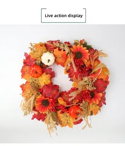 Couronne de récolte d'automne avec feuilles d'érable, citrouilles et tournesols