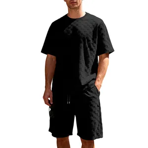 Zwarte zomerse herenset met t-shirt en korte broek met getextureerd jacquard dambordpatroon