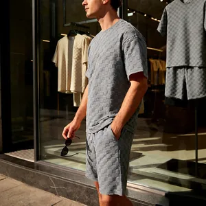 Detailweergave van grijze heren zomerset met jacquard ruitjespatroon
