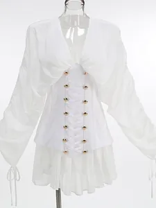 Vista frontal vestido corto de malla blanca con mangas fruncidas y cintura corsé