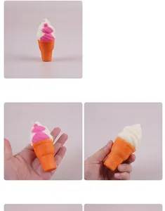 Detailansicht zeigt die Textur und Größe des Mini-PU-Eiswaffel-Slow-Rebound-Squishy-Spielzeugs