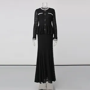 Elegante vestido de sirena de encaje negro con ribete de ondas blancas y cintura peplum