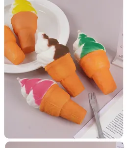 Vista dettagliata di colorati squishy in PU a crescita lenta a forma di cono gelato