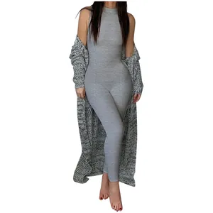 Grijze mouwloze jumpsuit met hoge taille voor dames en bijpassend lang gebreid vest