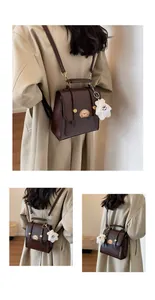 Vues détaillées d'un sac à dos vintage marron pour femme porté avec un trench beige