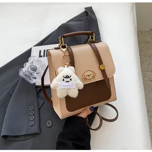 Sac à dos vintage bicolore structuré avec porte-clés ours pour le travail