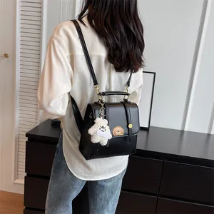 Sac à dos vintage noir pour femme sac bandoulière élégant avec breloque mignonne