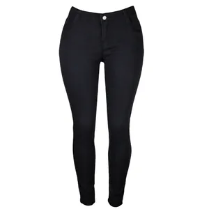 Detail aan de voorkant van een zwarte skinny jeans voor dames met een slanke pasvorm