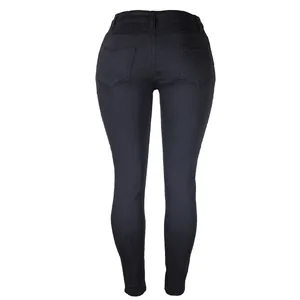 Gedetailleerd achteraanzicht van een zwarte skinny jeans met hoge taille voor dames met zakken