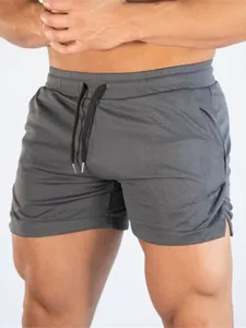 Grijze heren sportshort van mesh, sneldrogend voor hardlopen en fitnesstrainingen
