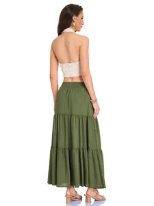 Achteraanzicht van een olijfgroene katoenen linnen maxi-rok met elastische taille.