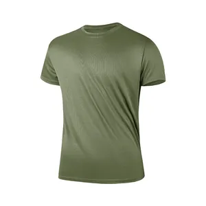 Dettaglio t-shirt da uomo verde militare in mesh traspirante ad asciugatura rapida