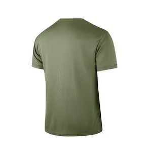 Vista posteriore di una t-shirt da uomo in mesh traspirante ad asciugatura rapida verde