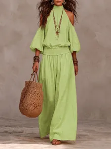 Elegante conjunto de dos piezas verde lima con top sin hombros y pantalón ancho