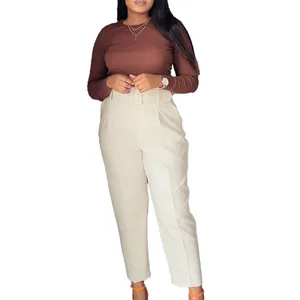 Pantalon de tailleur beige élégant à taille haute avec ceinture pour look décontracté