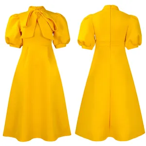 Vue avant et arrière d'une robe trapèze jaune avec col à nœud et manches bouffantes