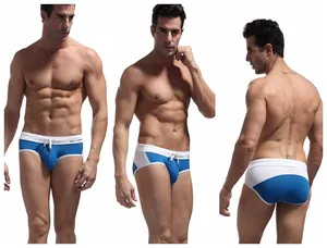 Viste frontale laterale e posteriore del costume da bagno sportivo slim fit.