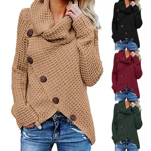 Maglione accogliente a maglia grossa con bottoni asimmetrici e collo alto elegante