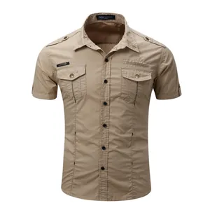 Vista frontale camicia militare da uomo a maniche corte in cotone kaki con spalline