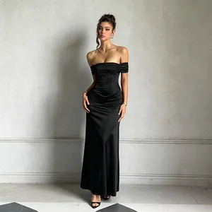 Robe de soirée élégante noire à épaules dénudées et coupe ajustée longue au sol