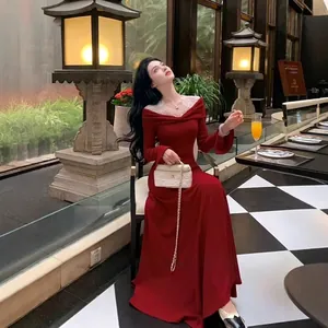 Robe longue rouge élégante de style français avec col en dentelle blanche pour femmes