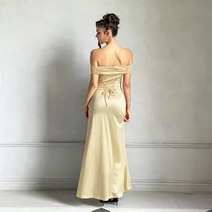 Robe de soirée élégante en satin doré à épaules dénudées avec lacets au dos