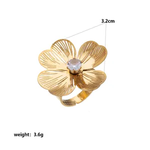 Detailed view of large gold flower ring with crystal center, 3.2cm diameter and 3.6g weight.