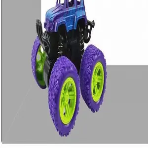 Λεπτομέρεια του 4WD monster truck με μωβ ελαστικά και αμορτισέρ για παιδιά