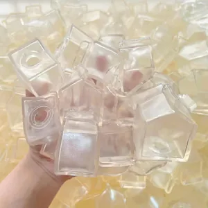 Détail des peaux transparentes en forme de brique de lait pour jouets squishy DIY anti-stress