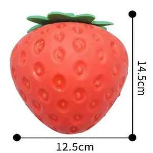 Dimensions détaillées du jouet squishy fraise: 14,5 cm de haut et 12,5 cm de large