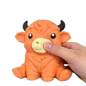 Χαριτωμένο πορτοκαλί παιχνίδι Highland Cow squishy για ανακούφιση από το στρες για όλους