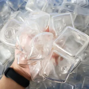 Primer plano de cubos de cristal TPR transparentes para juguetes antiestrés DIY