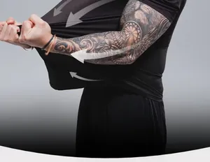 Detailopname van hoog-elastisch ademend zwart sport-T-shirt voor fitness voor heren
