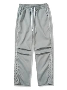 Herren Retro-Techwear-Sporthose in Grau mit weißen Paspeln und Kordelzug im Bund
