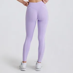 Pantalones de yoga de cintura alta color lavanda con ribetes blancos en contraste por detrás