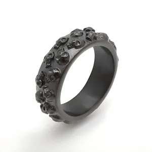 Punk zwart titanium stalen ring met reliëf schedelpatronen voor stoere heren
