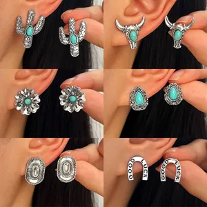 Detailansicht des Western-Türkis-Ohrstecker-Sets mit Kaktus- und Stierkopf-Motiven