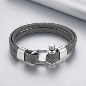 Détail d'un bracelet en corde tressée grise à double épaisseur avec fermoir en argent