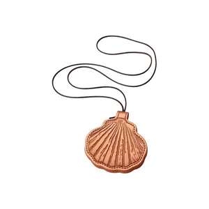 Ambachtelijke bruine schelp lederen hanger ketting met elegant minimalistisch dun zwart koord