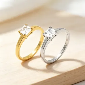 Elegante Verlobungsringe aus Edelstahl mit quadratischem Prinzessschliff in Gold und Silber
