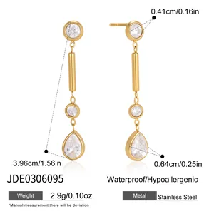 Goldene Ohrhänger aus Edelstahl mit Zirkonia-Anhängern und technischen Produktdaten